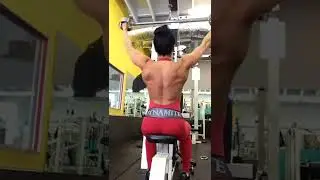 Wide grip pull down #back #shorts Тяга к груди широким хватом #спина #тренировка #сашабраун #workout