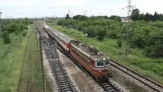 Четири влакчета, уловени на пролетната ЖП гара Левски...