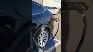 Tesla Model X , зарядка через CCS адаптер на старый ( USA ) Tesla порт. Литий ион, Panasonic 18650