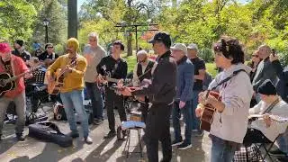 Ticket To Ride &mdash; 85-й день рождения Джона Леннона в Strawberry Fields, Нью-Йорк.