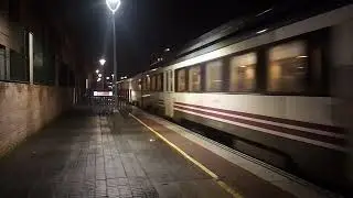 REX UT 440-239 destino Ponferrada entrando en la estaci&oacute;n de Ponferrada 