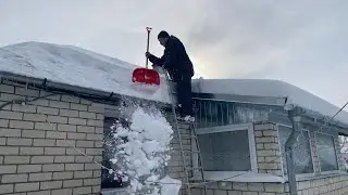 Снігу навалило по самі вуха.....