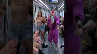 Mi sono fatto la doccia in metro?🎤 #vidal #vidalunondadividalit&agrave; #spot