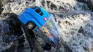 ブルーコンボイ＆ディズニーカーズ☆川や滝にいる12タイプのカーズを探そう！トミカお片付けコンボイ 冬の川はとても綺麗 癒し系作品