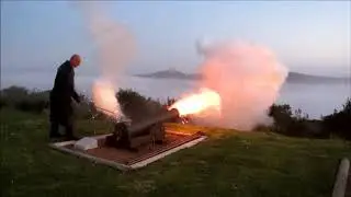 Hennie Bosman firing 9 pounder muzzle loading cannon at Bloemendal Cannon Station
