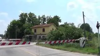 Passaggio a livello di via Bastia in HD - Lavezzola (RA) / Level Crossing / Bahnübergang / 踏切 / 道口