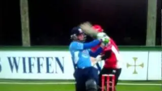 Craig McMillan catches a Martin Guptil 6 in the Commentary Box!