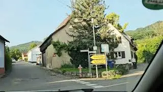 Durch Obereggenen an einem sonnigen Tag