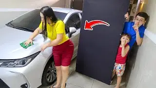 SE ESCONDENDO ATRÁS DA CAIXA PARA ESPIONAR a MINHA MÃE!  Izia e Nildo Barroso