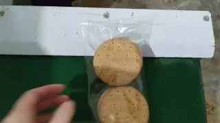 Biscuit packaging machine 
