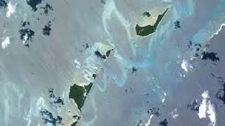 Bahamas' Underwater Sandbanks: An Astronaut's View of Hidden Ocean Structures
