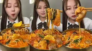 Pedasnya Nampol Banget! ASMR Mukbang Seblak Mie Kuah Tambah Yummy Bakso Kerupuk Dan Daging Makecoh