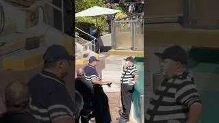 This surprises him 😂 Tom the mime SeaWorld Orlando #seaworldmime #funny #fun #viral #comedy