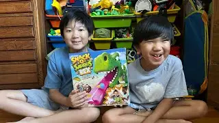 Spin Master Snack O Saurus Rex Interactive Board Game