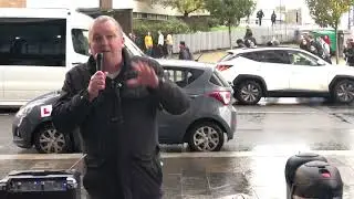 Charlie Montgomery, EISFela convenor, addresses the picket line at City Of Glasgow College