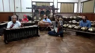Belajar Karawitan Pakeliran I : Ladrang Moncer Laras Slendro Pathet Manyura