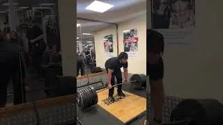 300KG deadlift beltless