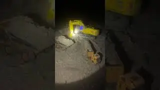 M&aacute;y x&uacute;c m&agrave; xe tải chở đất #bintomvlogs #xcavator #excavator #xecuocmini #hotshots #hitachi
