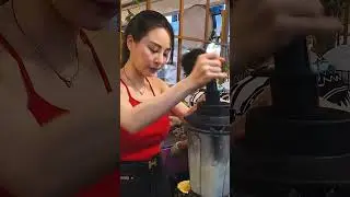 The most famous smoothie lady in Bangkok 🍹 #smoothie #streetfood #lady #shorts