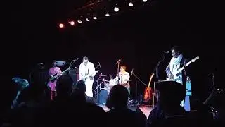 Bombino~Encore~Amidinine/Chet Boghassa-Hot Hot Hot! (live)