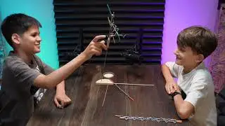 The Boys Niko&Wiktor play Suspend - a balancing game