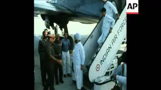 SYND 30-9-72 PAKISTANI POW'S RETURN HOME IN EXCHANGE