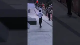 Luan Oliveira 9.5!! BS Flip at the 2014 Chicago stop
