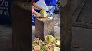 Coconut cutting #entertainment #shortvideo #viralshort #coconut #cuttingskills #freshcoconut