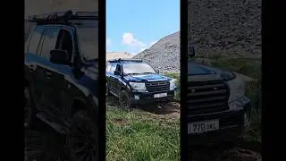 TLC 200 штурмует размытую дорогу по пути на Кенсу. #внедорожник #проходимость #путешествие #tlc200