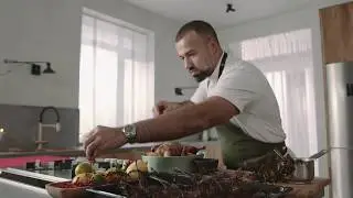 Приготовление утки в духовом шкафу Electrolux Intuit с шеф-поваром Владимиром Мухиным