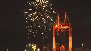 希望の花火で闇を照らす コロナ収束願い打ち上げ
