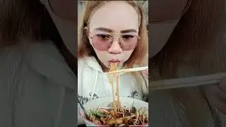 กินก๋วยเตี๋ยวอีกเหมือนเดิมจ้า