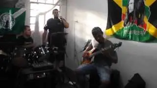 Dejahmegova - Vinho na mesa