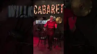 Осмотр кабаре в музее Бродвея