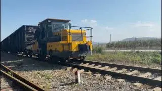QY800 mobile railcar mover working on rail