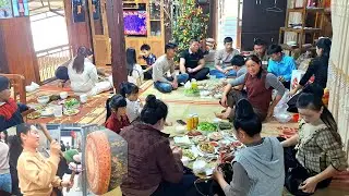 Phong tục ẩm thực mồng 2 Tết nh&agrave; A Quỳnh, bắt c&aacute; ao ch&uacute;c Tết đ&aacute;nh Trống l&agrave;ng m&uacute;a vui thật
