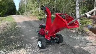 Diesel Wood Chipper is designed for Canadian hardwood woods. Start Button, Hitch, 17 hp.