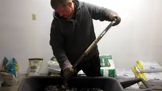 Mixing Potting Soil - Garden Grow Medium on a Budget