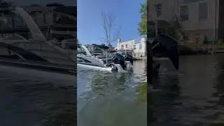 Fast pontoon boat