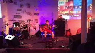Basti Schirmer spielt 