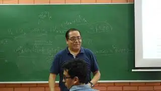 Modelos KdV cuasi-integrables, Torres de Infinitas Cargas Anómalas y Colisiones de Solitones.