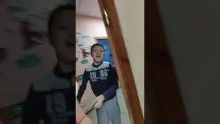 убегая от мальчика \орущий крик°°°°тип (мем) ¯\_(ツ)_/¯