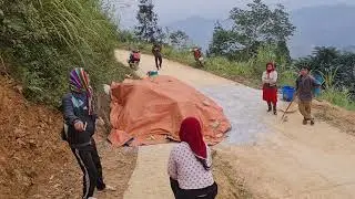 (Tvui)Vật liệu  đang được chuyển l&ecirc;n s&acirc;n trường. c&aacute;c ch&aacute;u học sinh  trường Pa Pao được nhận qu&agrave; ...