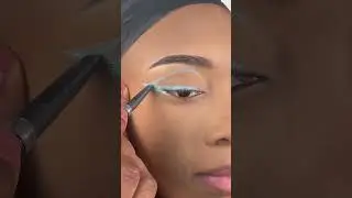 Light blue graphic eyeliner tutorial #makeup #makeupartist #makeupoftheday #graphicliner