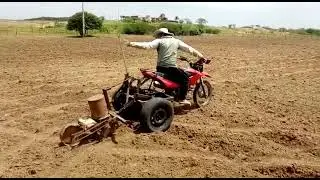 Triciclo com plantadeira de Josivaldo