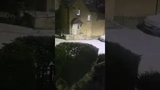 its finally snowing in westyorkshire england yaaay