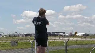 LOUD VIRGIN AUSTRALIA 737-800 TAKEOFFS AT BRISBANE AIRPORT