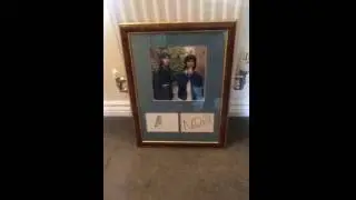 JumbleTube - liam and noel gallagher autographs