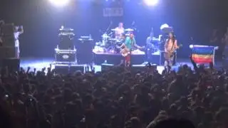 NOFX live Chile 2015 -  Murder the Government (Fat Mike was pushed off the stage)/Leave It Alone