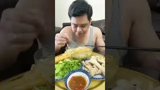 Ngày cuối tuần ăn bún gà nhà làm cùng với chân gà hấp. Mời mọi người nhé 